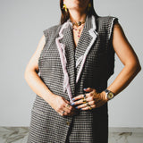 769 - Gilet vintage Giorgio Armani in lana grigia con ricamo a mano sul rever