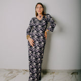SOFT dress - Vestito con scollo a V/rotondo lungo con maniche a 3/4 fantasia in maglina elasticizzata in lurex viola,panna e nero