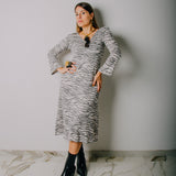 SOFT dress - Vestito con scollo a V/rotondo lungo con maniche a 3/4 fantasia in maglina elasticizzata in lurex zebrato