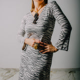 SOFT dress - Vestito con scollo a V/rotondo lungo con maniche a 3/4 fantasia in maglina elasticizzata in lurex zebrato