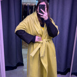 CAPPOTTO WRAP IN CACHEMIRE E CAMMELLO LIME CON MANICA A IN PELLE NERA